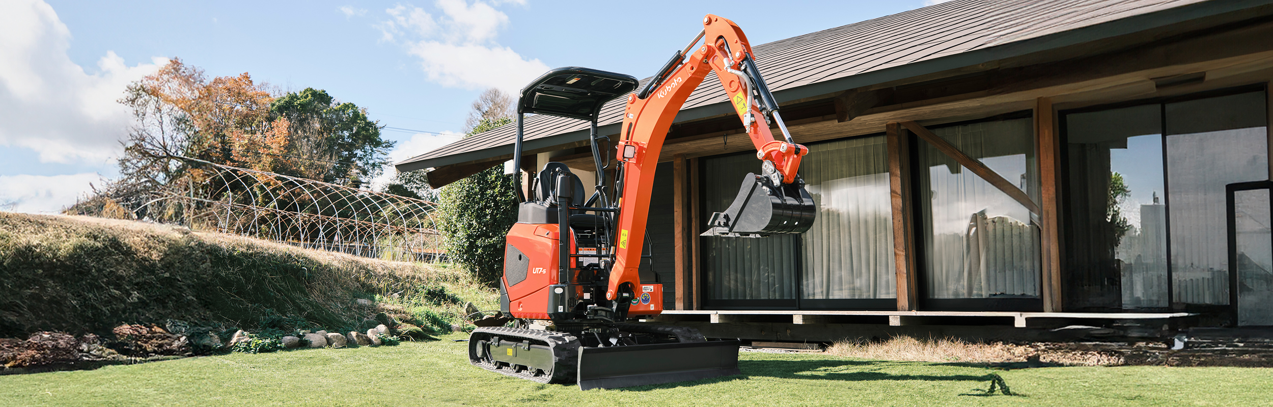 ミニバックホー 庭