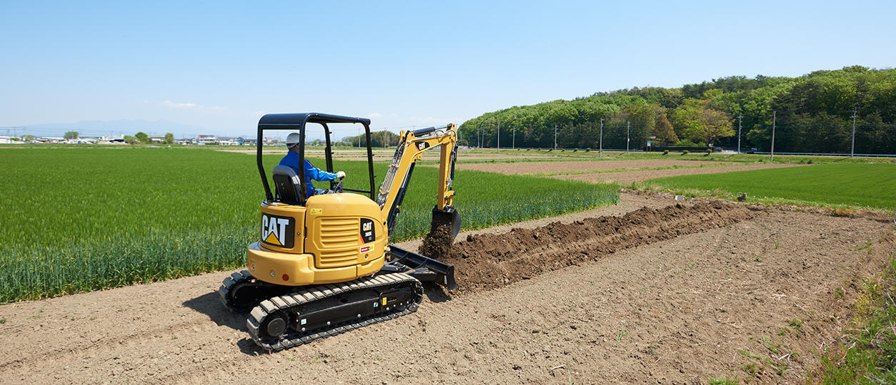 ミニ油圧ショベル 畑